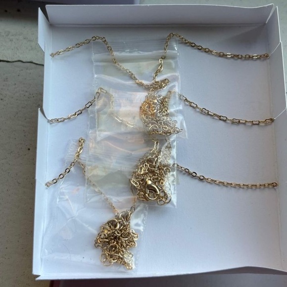 DREAM•Y- THREE BRAND NEW NECKLACES - Picture 3 of 3